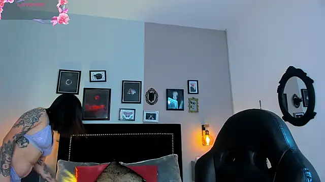 Annie Petters online show from December 5, 12:47 pm