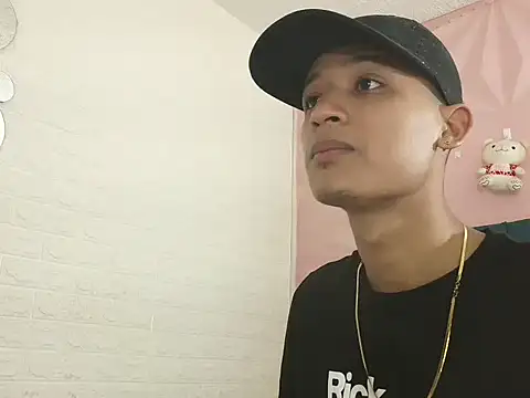 Snapshot of willytal2025 chatting on December 22, 2:03 pm willytal2025 online show from December 22, 2:03 pm