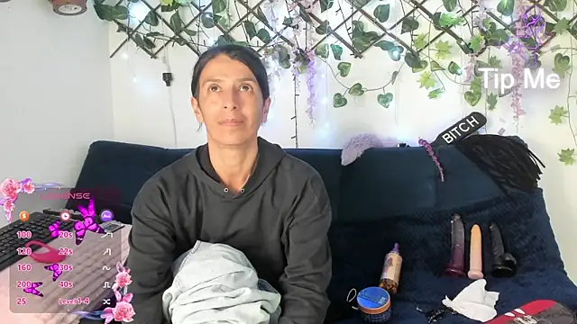 Eva moon5 online show from January 6, 8:01 pm