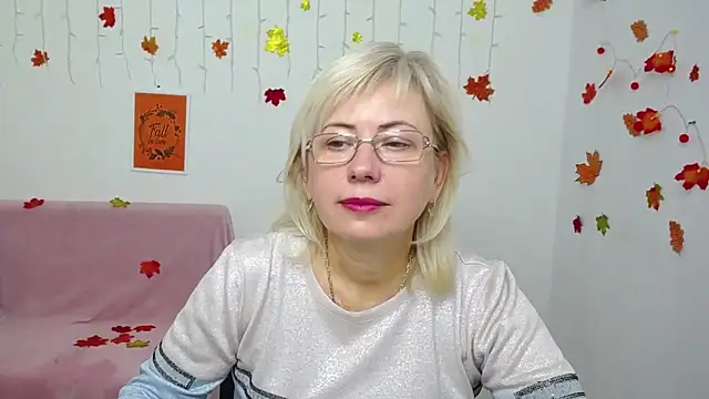 LaurenWishy online show from December 2, 6:08 am