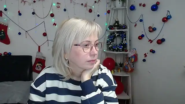 LaurenWishy online show from December 21, 6:09 am