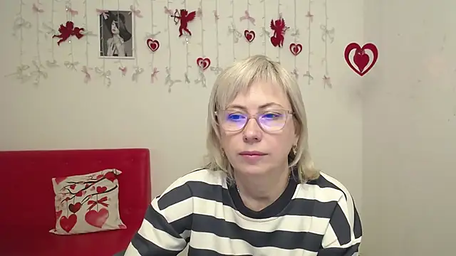 LaurenWishy online show from February 2, 6:23 am