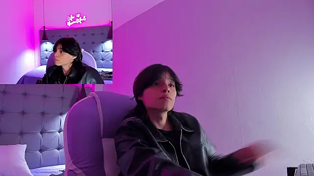 Snapshot of Sylasfrost chatting on November 23, 8:41 pm Sylasfrost online show from November 23, 8:41 pm