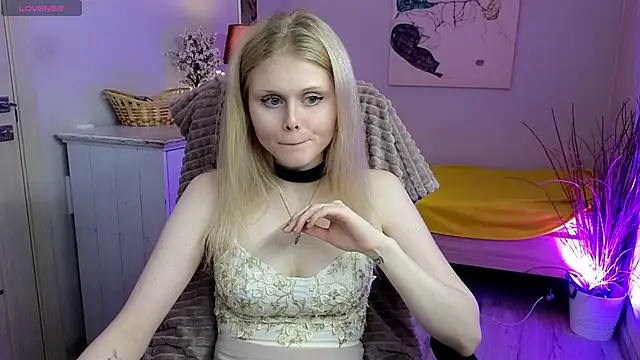 AnoraAmore online show from December 4, 6:01 am