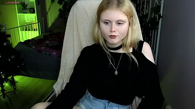 AnoraAmore online show from December 14, 9:08 pm