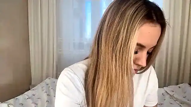 LuciaShadwell online show from December 1, 4:17 am