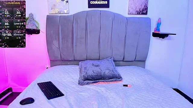 Maddy  Jones online show from May 21, 7:10 pm