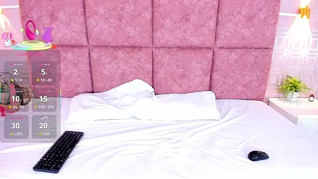 NathalieRoss1 online show from April 17, 6:27 am