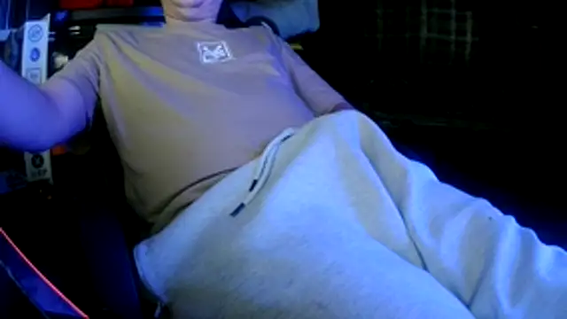 Bowerboi online show from December 14, 8:24 pm