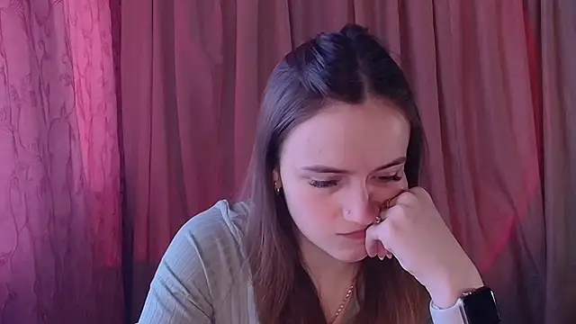 Illa May online show from February 4, 8:20 am