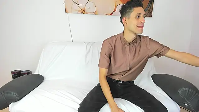 dracke and zara online show from December 17, 12:22 pm