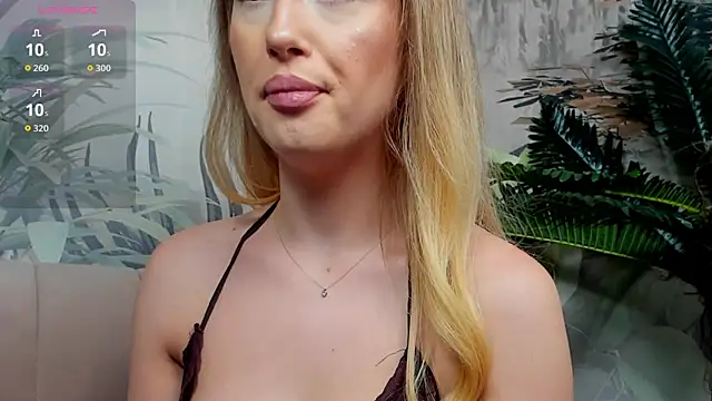 ChloeeBee online show from November 25, 7:03 pm