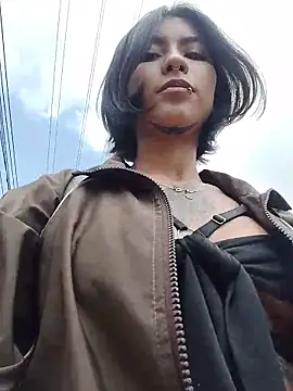 Zoe addiction online show from December 17, 5:30 pm