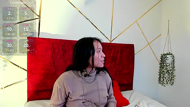 Julieta Lein  online show from January 16, 9:30 pm