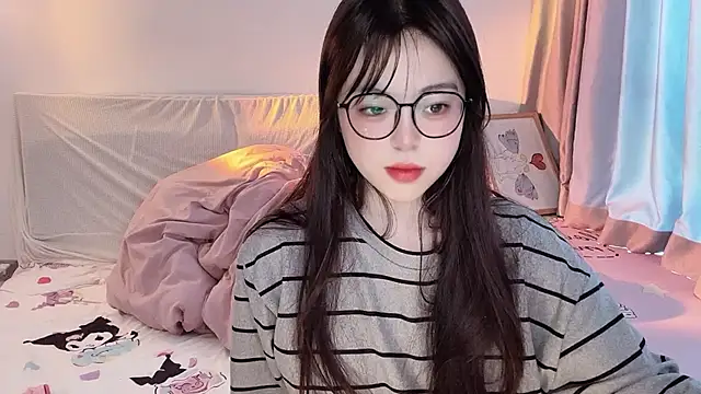 Snapshot of -Angela chatting on November 26, 3:18 am -Angela online show from November 26, 3:18 am