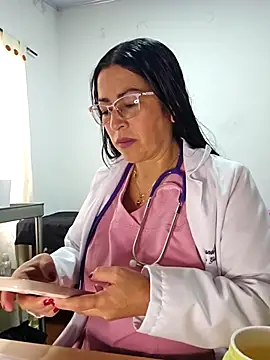 Snapshot of JustSamantha_ chatting on November 28, 12:52 pm JustSamantha online show from November 28, 12:52 pm