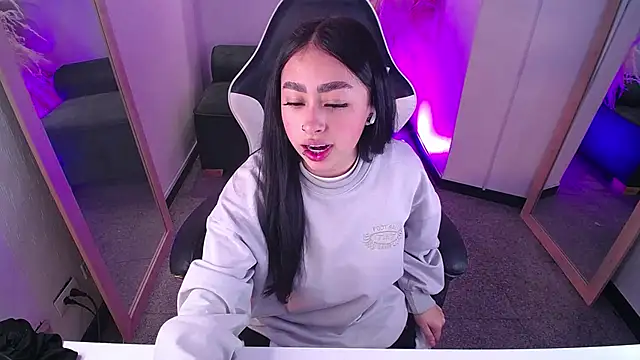 vallolett online show from March 9, 7:51 pm