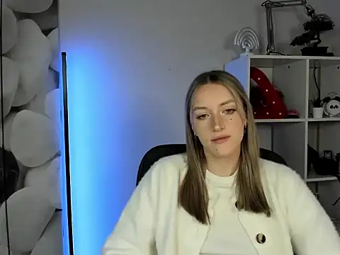 EvelynBlond online show from November 24, 6:35 am