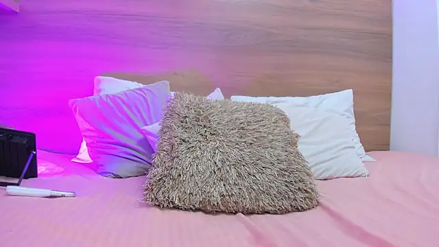 emilyrousee01 online show from December 13, 7:53 pm