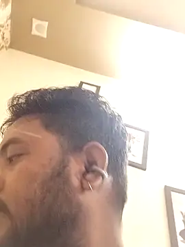 Snapshot of Roy___121 chatting on February 18, 6:20 am Roy 121 online show from February 18, 6:20 am