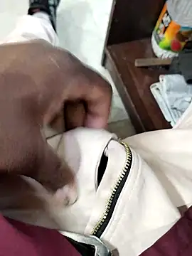 Snapshot of Roy___121 chatting on February 26, 12:59 pm Roy 121 online show from February 26, 12:59 pm