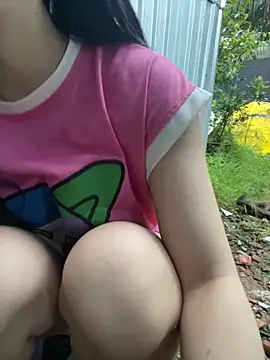 Snapshot of XndSeraphina chatting on December 4, 9:51 am XndSeraphina online show from December 4, 9:51 am