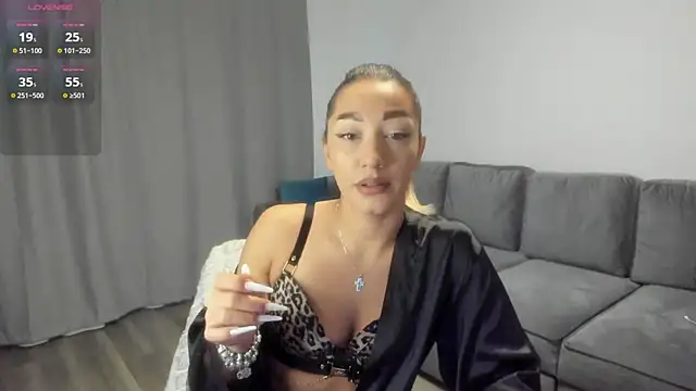 rossana doll online show from January 12, 7:02 am