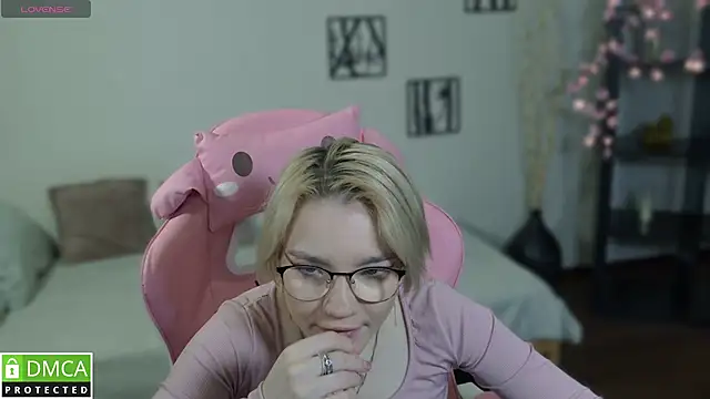 Megan Lora online show from December 2, 1:22 am