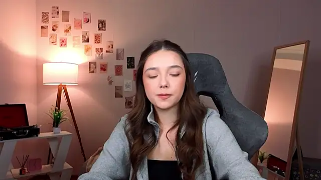 Vexorine online show from February 3, 7:30 pm