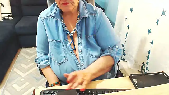 Snapshot of MatureMaiden chatting on March 21, 3:24 pm MatureMaiden online show from March 21, 3:24 pm