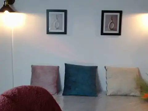 Juliana  lx online show from January 12, 2:00 pm