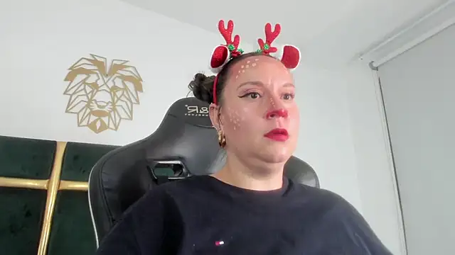 Sophiie Rouse  online show from December 2, 2:28 am