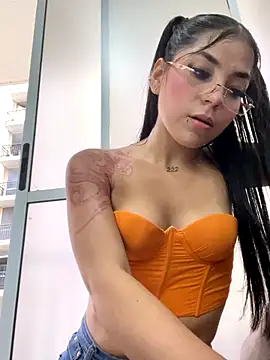 Snapshot of Maddy_evill chatting on November 21, 8:18 pm Maddy evill online show from November 21, 8:18 pm