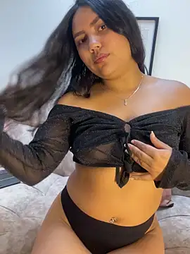 Madisonlaraa online show from November 22, 5:45 pm