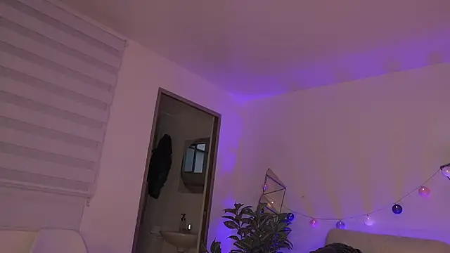 Snapshot of megan_ssmith chatting on December 3, 9:24 pm megan ssmith online show from December 3, 9:24 pm