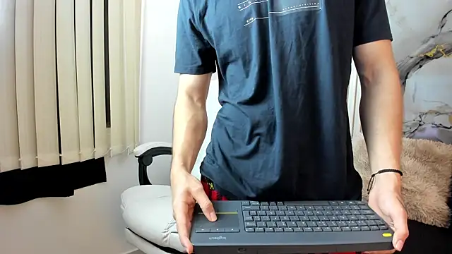 Snapshot of eren_jeager chatting on February 13, 1:34 am eren jeager online show from February 13, 1:34 am