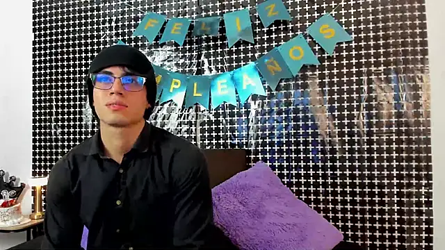 Snapshot of eren_jeager chatting on February 17, 1:24 am eren jeager online show from February 17, 1:24 am