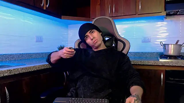 Snapshot of eren_jeager chatting on February 27, 1:05 am eren jeager online show from February 27, 1:05 am