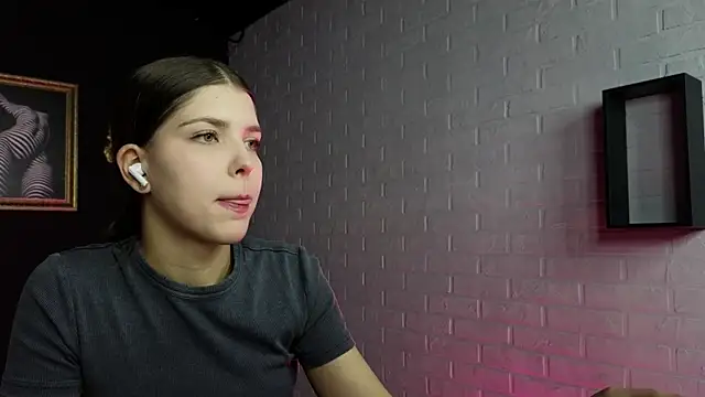 Sierra Maddison online show from December 4, 6:12 am