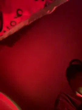 Snapshot of Lyana_silver21 chatting on December 18, 12:27 am Lyana silver21 online show from December 18, 12:27 am