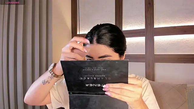 SarhaVega online show from January 9, 1:25 pm