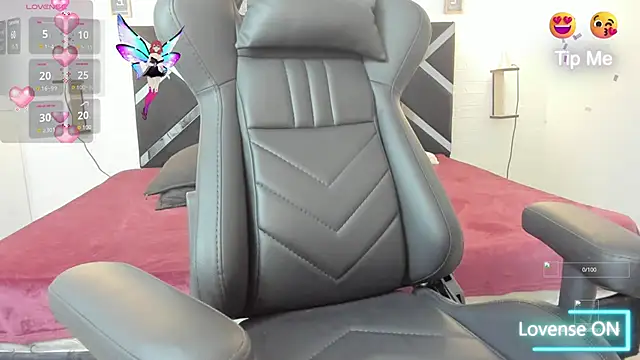 Snapshot of mask_red_girl chatting on November 27, 1:13 pm mask red girl online show from November 27, 1:13 pm