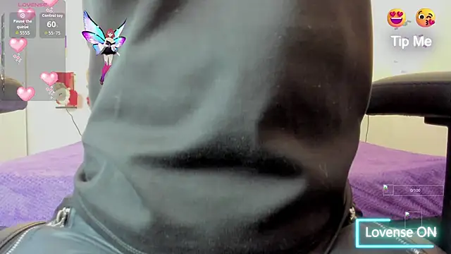 Snapshot of mask_red_girl chatting on December 3, 1:09 pm mask red girl online show from December 3, 1:09 pm