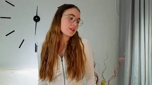 Snapshot of DebbraBickler chatting on December 1, 6:13 pm DebbraBickler online show from December 1, 6:13 pm