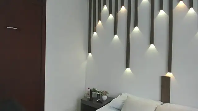 lindaa natashaa  online show from March 4, 7:09 pm