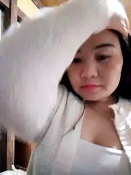 Snapshot of One-two22 chatting on November 26, 1:23 pm One-two22 online show from November 26, 1:23 pm