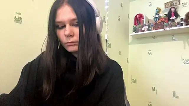 TraceeSchutt online show from December 1, 10:20 am