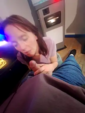 sprianna123 online show from December 5, 8:34 am