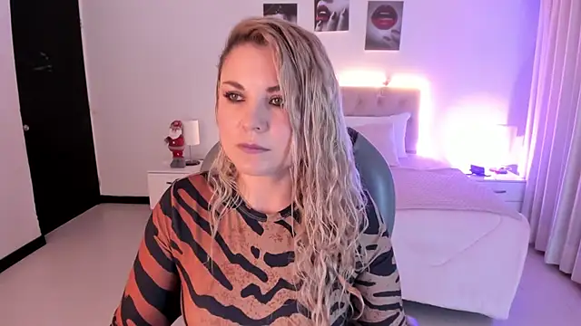 Snapshot of Violeta_Hotter chatting on November 24, 10:59 am Violeta Hotter online show from November 24, 10:59 am