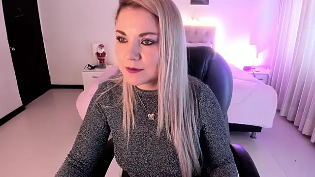 Snapshot of Violeta_Hotter chatting on November 29, 11:13 am Violeta Hotter online show from November 29, 11:13 am